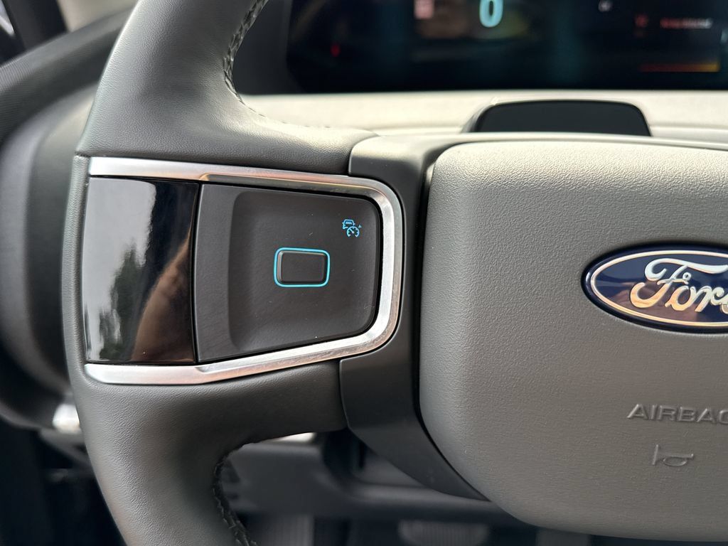 Used 2025 Ford Expedition Active AWD/4WD image 25