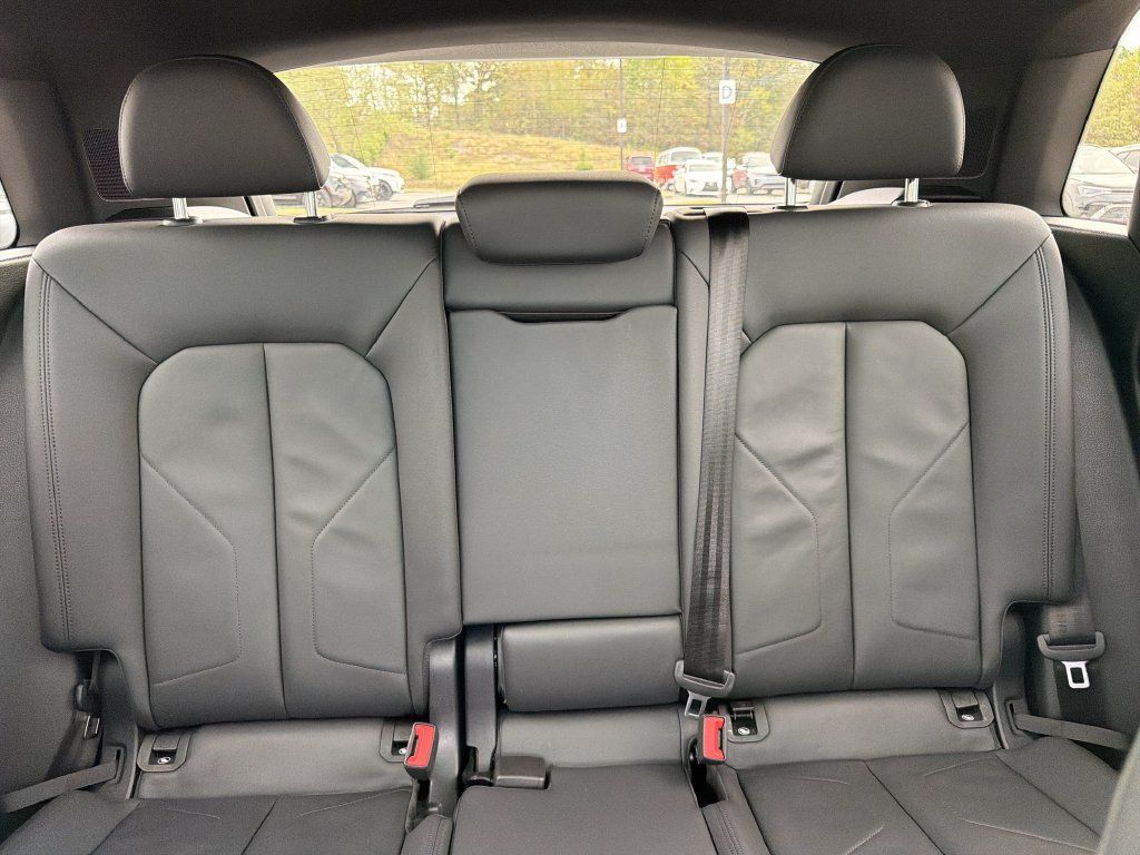 Used 2025 Audi Q3 2.0T Premium AWD/4WD image 29