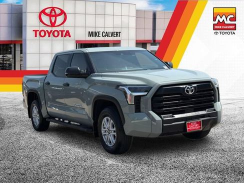 Used 2025 Toyota Tundra SR5 w/ SR5 Convenience Package AWD/4WD image 7