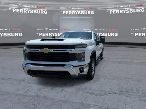 Used 2025 Chevrolet Silverado 2500 LT w/ Convenience Package AWD/4WD image 3