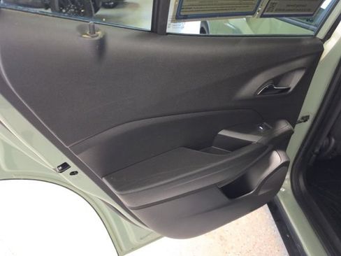 Used 2024 Chevrolet Trax RS FWD image 17