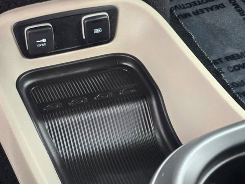 Used 2018 Chrysler Pacifica Touring Plus w/ Tire & Wheel Group image 29