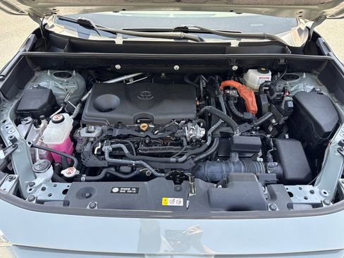 Used 2022 Toyota RAV4 XLE Premium AWD/4WD image 32