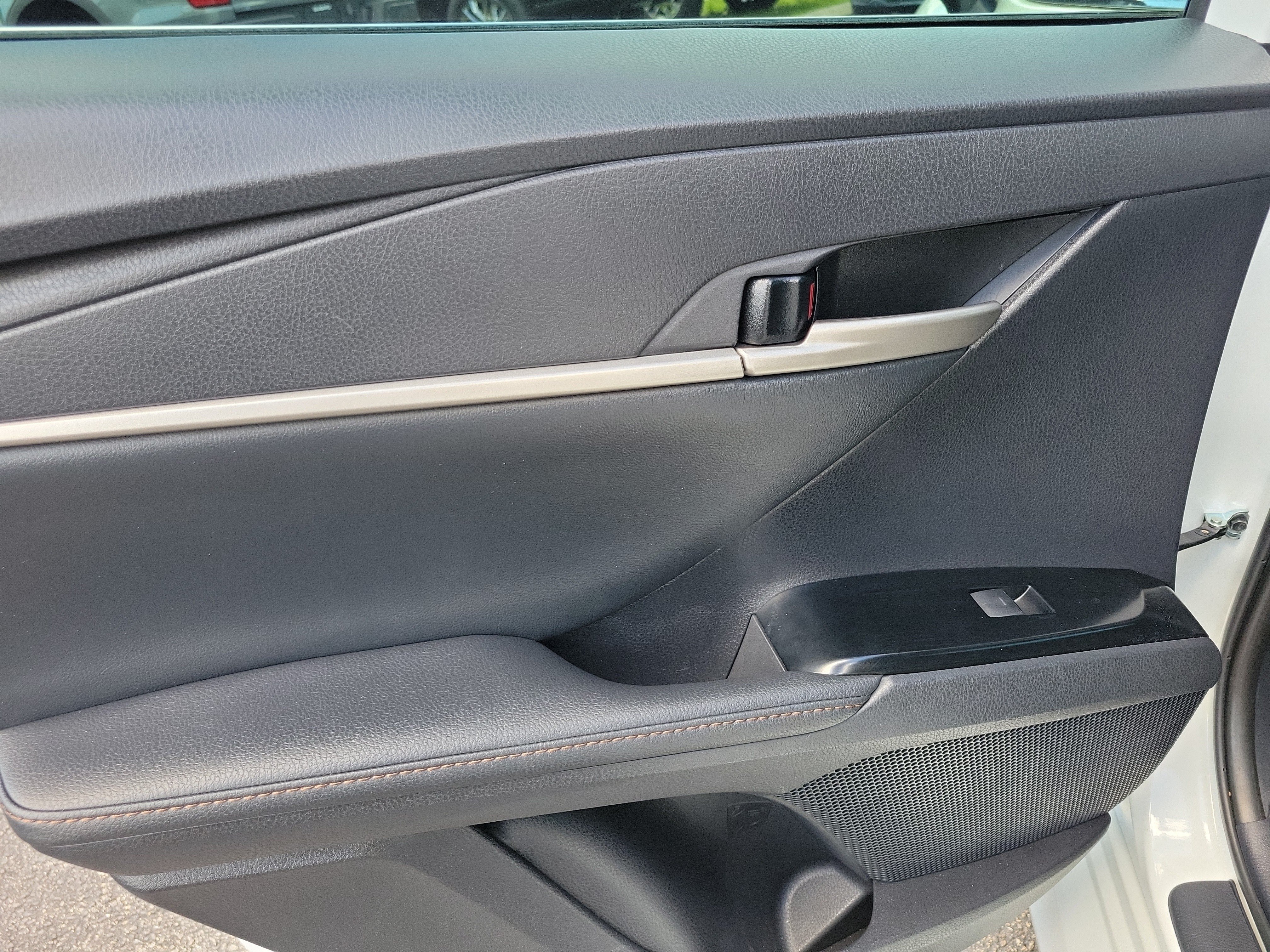 Used 2025 Toyota Camry XLE FWD image 12