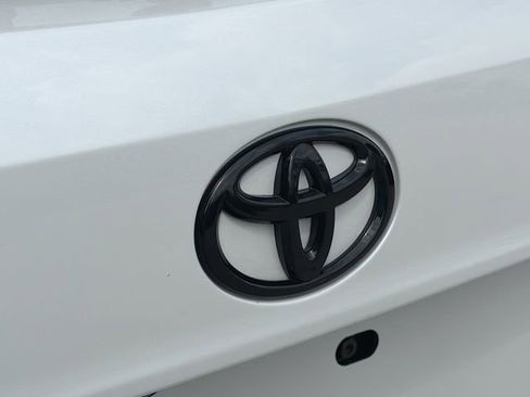 Used 2025 Toyota Highlander XLE image 11