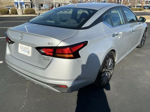 Used 2024 Nissan Altima 2.5 SV image 3