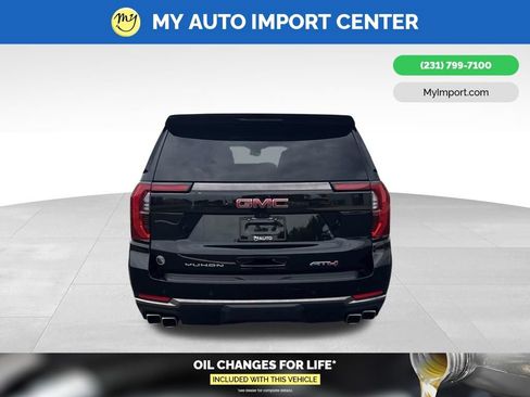 Used 2025 GMC Yukon XL AT4 Ultimate AWD/4WD image 6
