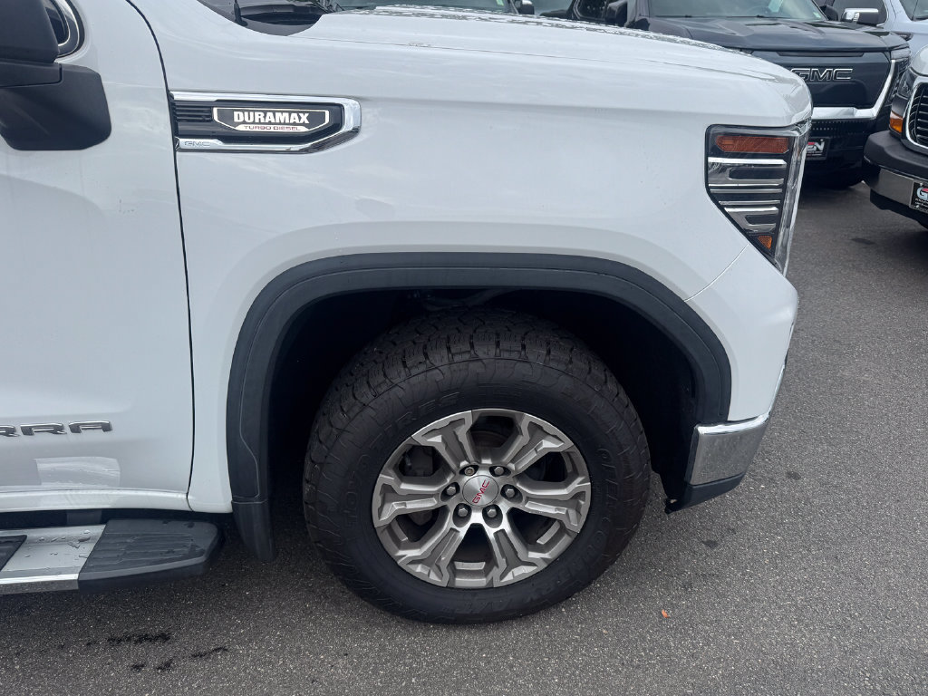 Used 2022 GMC Sierra 1500 SLT w/ SLT Convenience Package AWD/4WD image 8