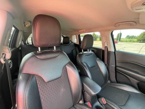 Used 2021 Jeep Compass Latitude FWD image 4