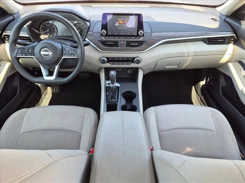 Used 2025 Nissan Altima 2.5 SV FWD image 16