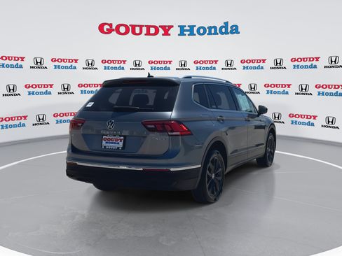 Used 2024 Volkswagen Tiguan SE AWD/4WD image 8