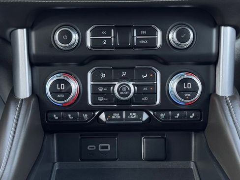 Used 2023 GMC Yukon SLT AWD/4WD image 38