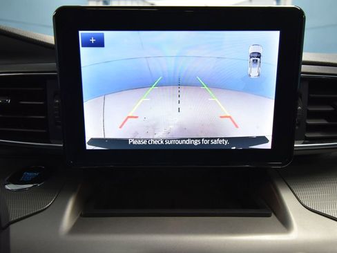 Used 2022 Ford Explorer XLT w/ Equipment Group 202A AWD/4WD image 16