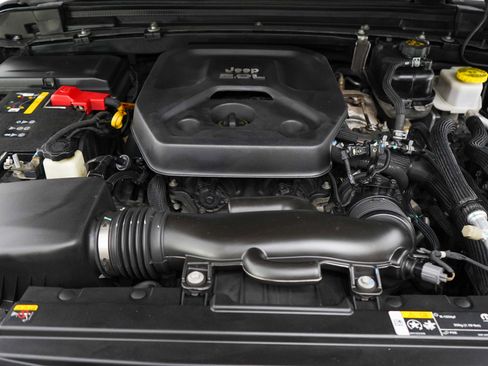 Used 2021 Jeep Wrangler Unlimited Sahara w/ Dual Top Group image 33