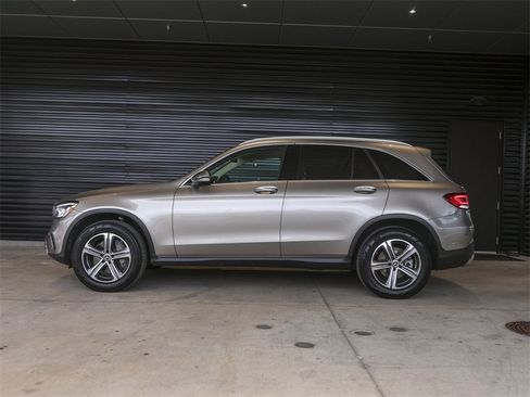 Used 2020 Mercedes-Benz GLC 300 image 2