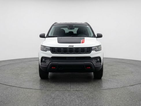 Used 2025 Jeep Compass Trailhawk AWD/4WD image 2