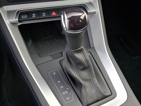 Certified 2025 Audi Q3 2.0T Premium w/ Convenience Package image 16