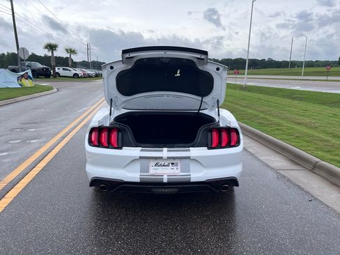 Used 2021 Ford Mustang Coupe RWD image 5