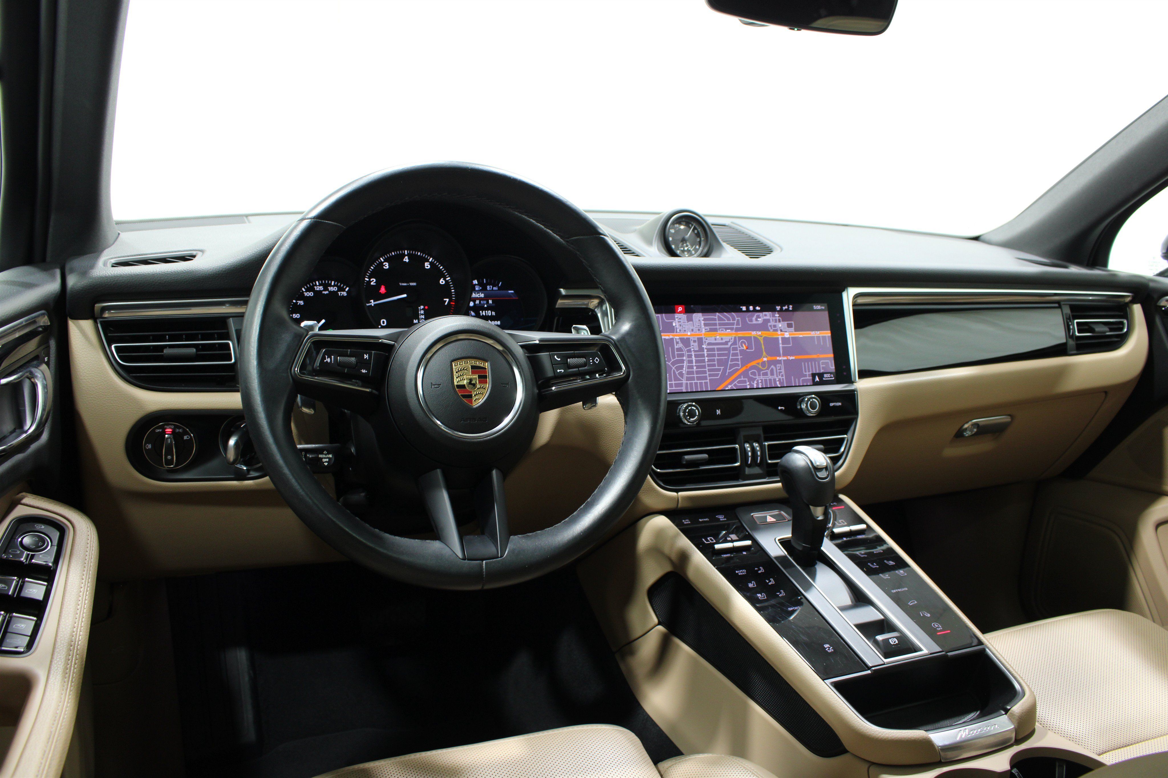 Used 2024 Porsche Macan AWD/4WD image 2