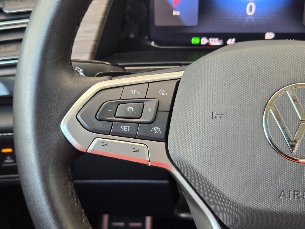 Used 2025 Volkswagen Atlas SEL Premium R-Line AWD/4WD image 23