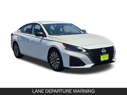 New 2026 Nissan Altima 2.5 SV FWD image 2
