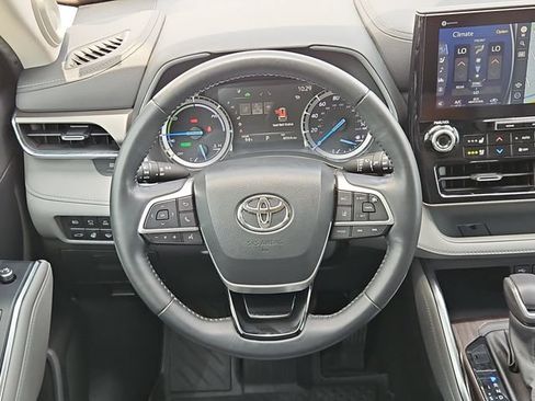Used 2022 Toyota Highlander Limited FWD image 26