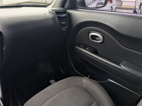 Used 2017 Kia Soul image 16