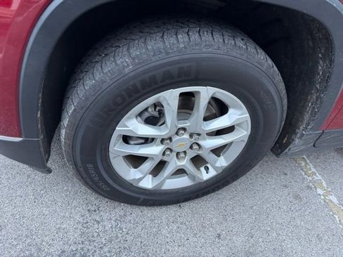 Used 2021 Chevrolet Traverse LT image 11