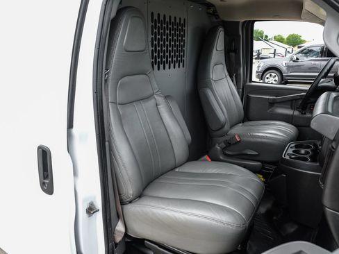 Used 2022 GMC Savana 2500 RWD image 29