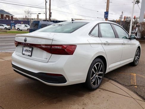 New 2026 Volkswagen Jetta SE image 5