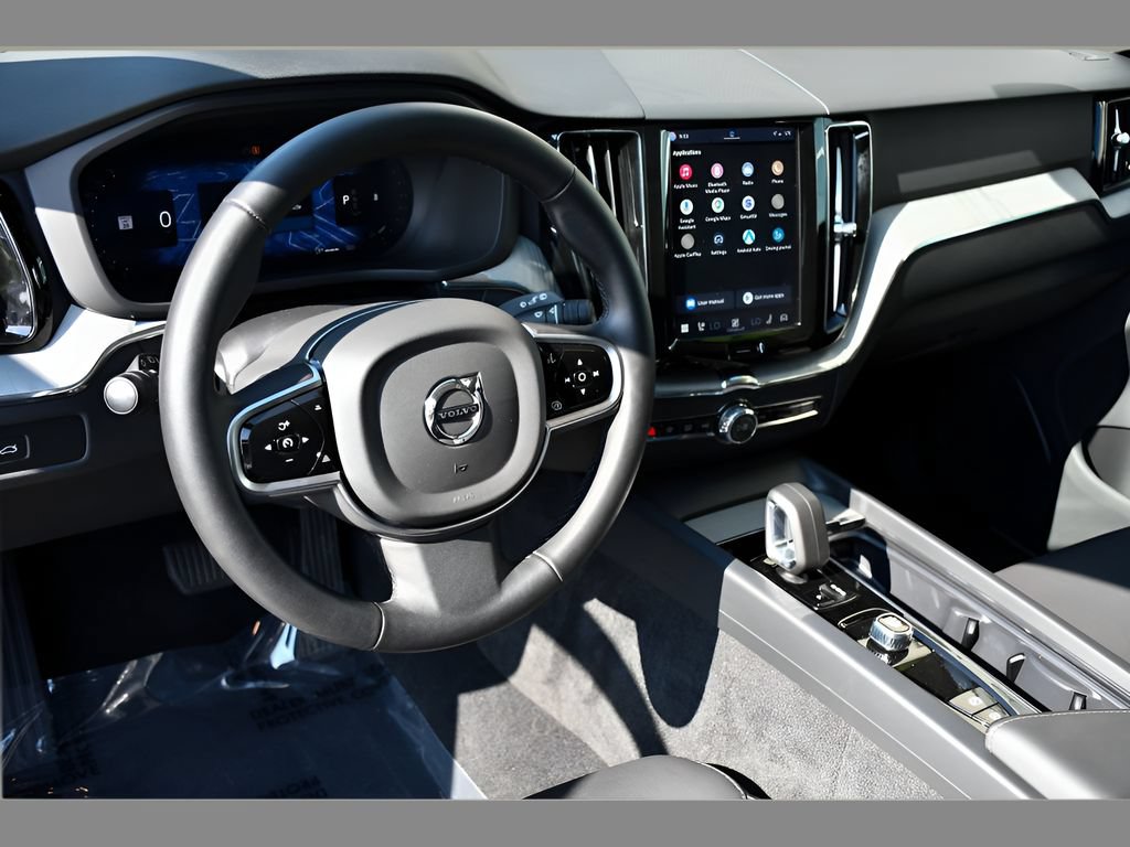 Used 2025 Volvo XC60 B5 Plus AWD/4WD image 12