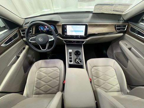 New 2026 Volkswagen Atlas SE image 13