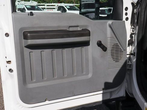 Used 2015 Ford F550 2WD Regular Cab Super Duty image 15