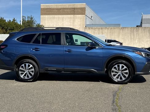 Used 2022 Subaru Outback Premium image 6