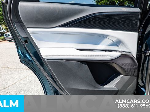 Used 2025 Cadillac Lyriq Luxury image 49