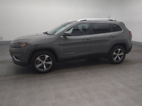 Used 2019 Jeep Cherokee Limited image 2