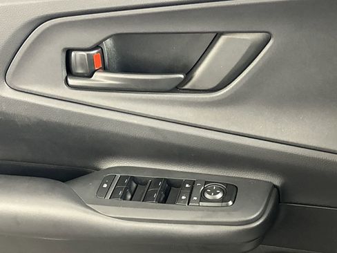 Used 2023 Toyota Prius Prime SE image 18