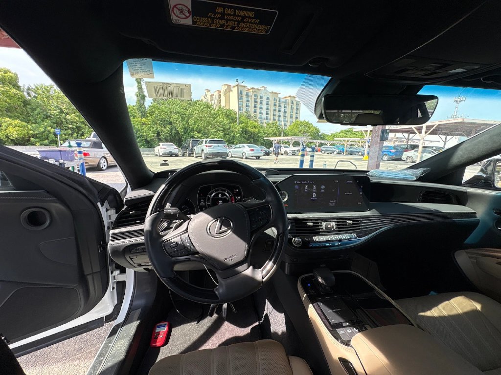 Used 2021 Lexus LS 500 w/ Interior Upgrade Package RWD image 8