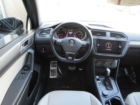 Used 2020 Volkswagen Tiguan SE R-Line AWD/4WD image 33