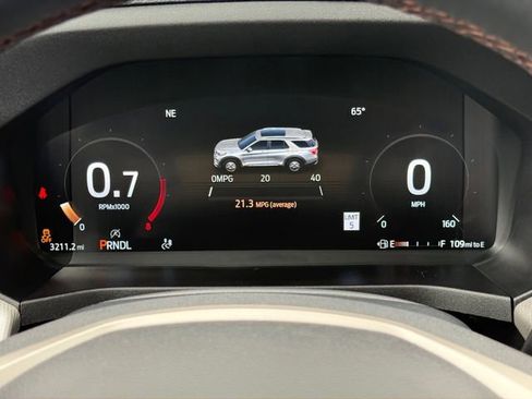 Used 2025 Ford Explorer Active RWD image 25