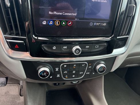 Used 2020 Chevrolet Traverse LT w/ LT Premium Package AWD/4WD image 17
