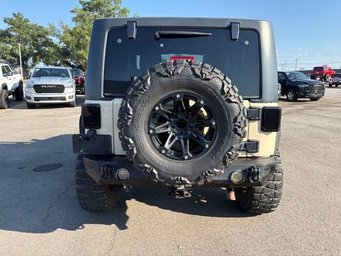 Used 2011 Jeep Wrangler Sahara w/ Connectivity Group AWD/4WD image 6