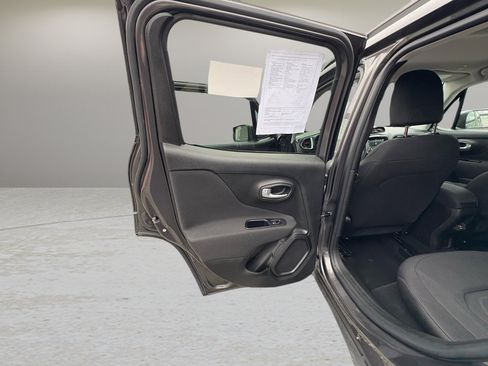 Used 2021 Jeep Renegade Latitude image 22