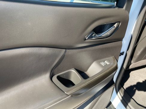 Used 2023 GMC Acadia SLT image 21