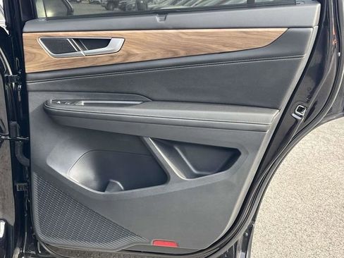 Used 2024 Volkswagen Atlas SE w/ Panoramic Sunroof Package image 25