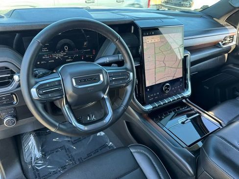 Used 2025 GMC Yukon XL Denali AWD/4WD image 3