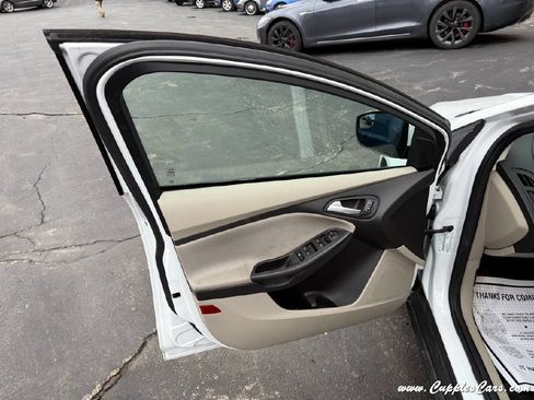 Used 2017 Ford Focus SE FWD image 6