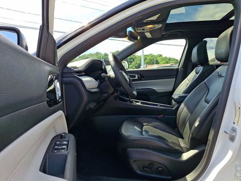 Certified 2025 Jeep Compass Limited w/ Elite Group AWD/4WD image 14