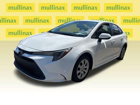 Used 2023 Toyota Corolla LE FWD image 6