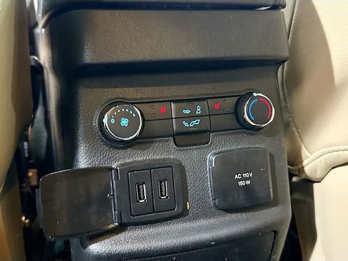 Used 2017 Ford Explorer Limited image 26